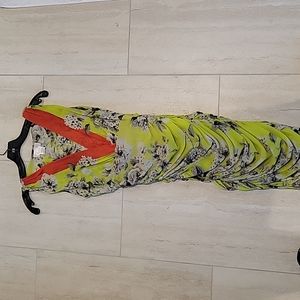 Sleeveless dress with rose detail